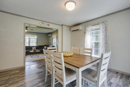 Group-Friendly Myrtle Beach House w/ Deck in Socastee (SC)
