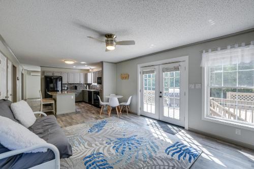 Group-Friendly Myrtle Beach House w/ Deck in Socastee (SC)