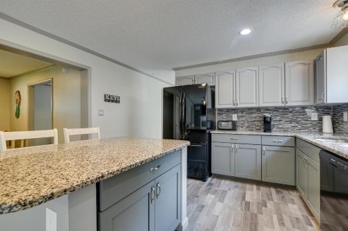 Group-Friendly Myrtle Beach House w/ Deck in Socastee (SC)
