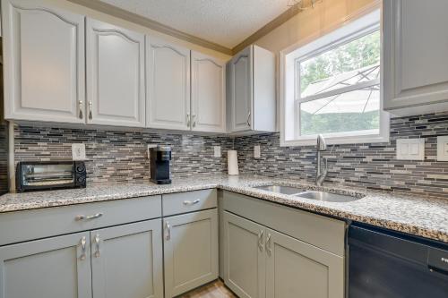 Group-Friendly Myrtle Beach House w/ Deck in Socastee (SC)
