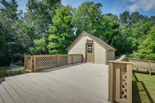 Group-Friendly Myrtle Beach House w/ Deck in Socastee (SC)