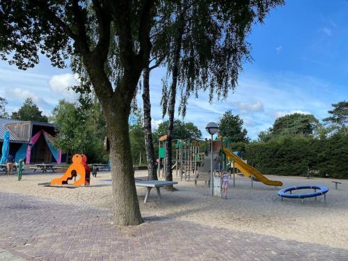Knus huisje op kindvriendelijk park met zwembad in Otterlo