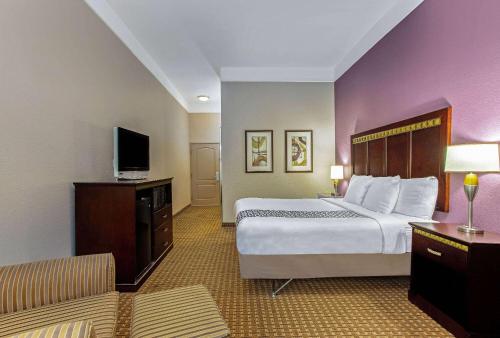 La Quinta by Wyndham Cleburne - image 14