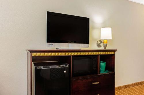 La Quinta by Wyndham Cleburne - image 11
