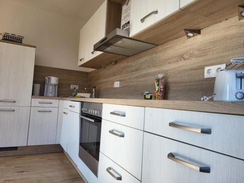 Ferienhäuser Hühnergott und Kranichnest, Sauna, Kamin und Garten (Ferienhauser Huhnergott und Kranichnest, Sauna, Kamin und Garten) in Breege