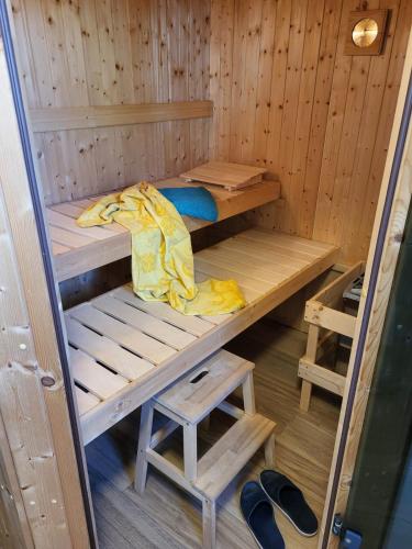 Sauna, Ferienhäuser Hühnergott und Kranichnest, Sauna, Kamin und Garten (Ferienhauser Huhnergott und Kranichnest, Sauna, Kamin und Garten) in Breege