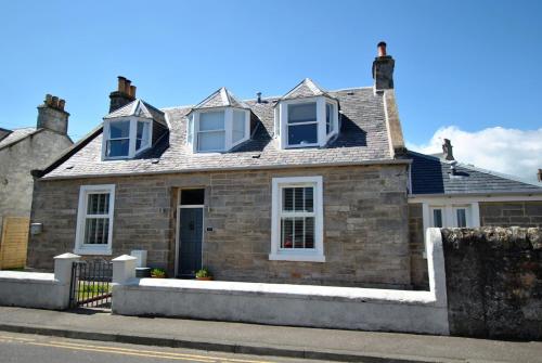 Shore Cottage Anstruther- stylish home by the sea