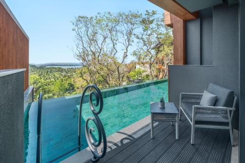 Úszómedence, JW Marriott Goa near Chapora Beach