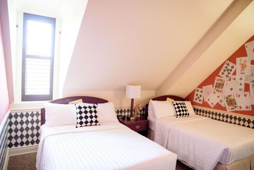 Suite with Two Double Beds and Living Area - Non-Smoking