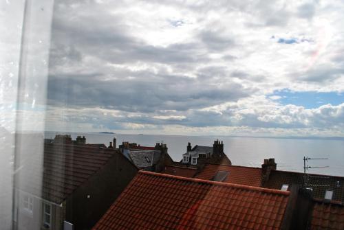 East Neuk Haven - delightful seaside apartment