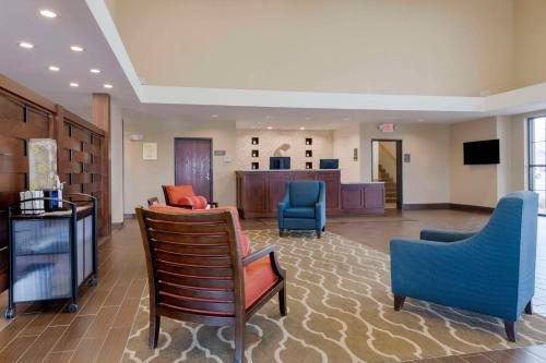 Comfort Suites & Conference Center Worthington - image 11