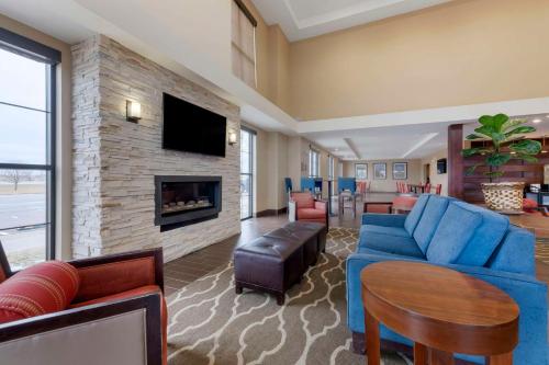 Comfort Suites & Conference Center Worthington - image 2