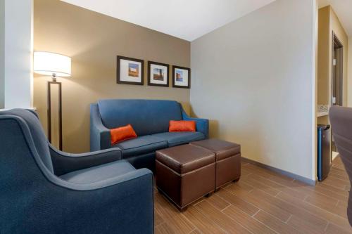 Comfort Suites & Conference Center Worthington - image 11