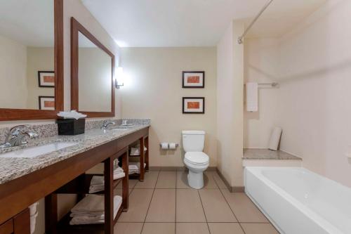 Comfort Suites & Conference Center Worthington - image 8