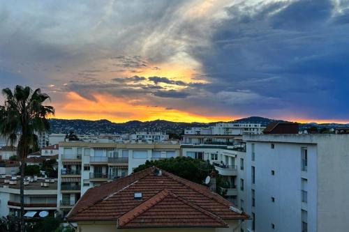 Apartment with terrace near the city center Antibes