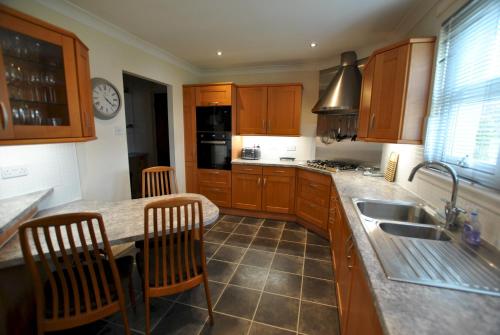 Orchard Cottage-spacious cottage in rural setting