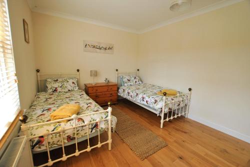 Orchard Cottage-spacious cottage in rural setting