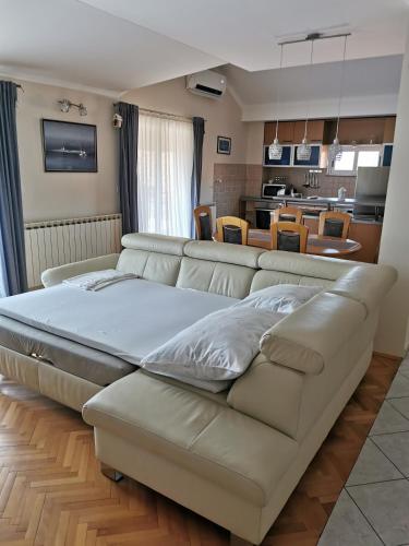 Apartments Tutina 4