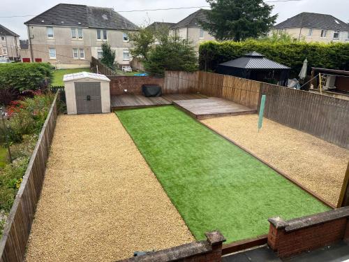 Beautiful 3 bedroom home with large garden 35 mins to Glasgow & Edinburgh in Harthill