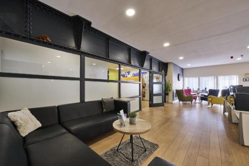 Upperton Road Apartments in Leicester - Tap to explore photos
