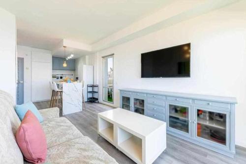 BENALBEACH APARTAMENTO con vistas maravillosas - image 4