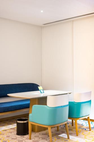 King Suite image 8