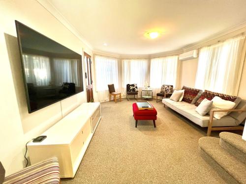 Comfy Town house near Gosford CBD Sleeps 6