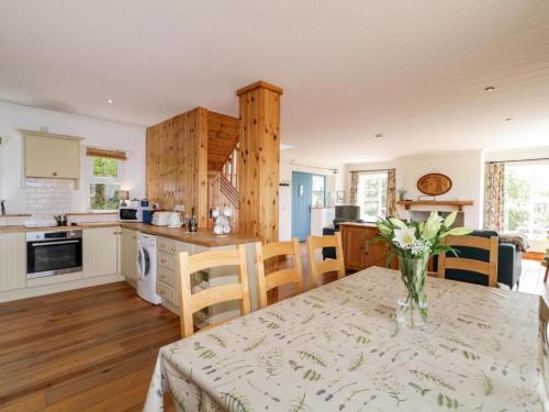 Lough View Cottage in Dunglow