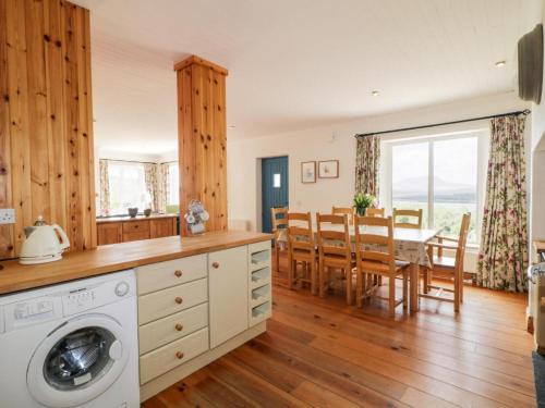 Lough View Cottage in Dunglow