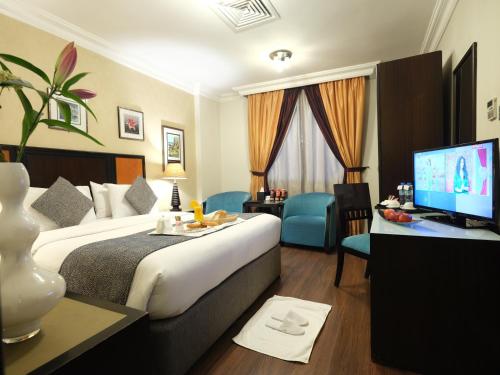 Standard Double Room image 4