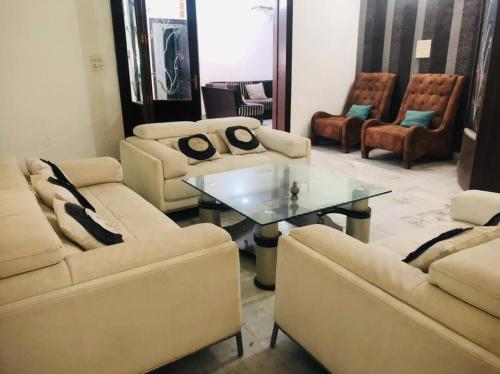 Blueberry -Cheerful Luxury home in Karnal