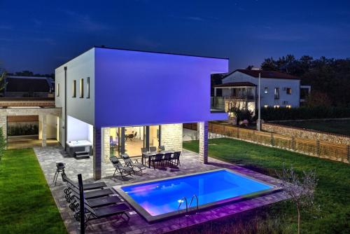 Villa BELLAMY with pool and jacuzzi near Poreč