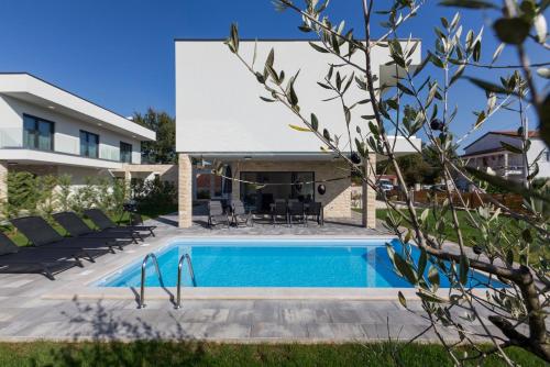 Villa BELLAMY with pool and jacuzzi near Poreč