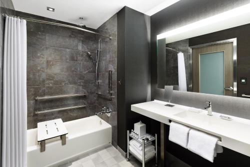 AC Hotel by Marriott Bethesda Downtown in Bethesda, USA