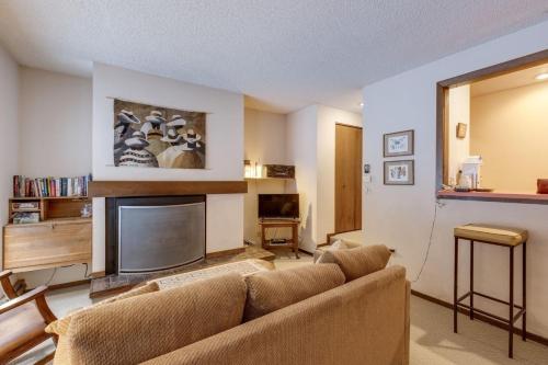 33SW - WiFi - Fireplace - Amenities - Sleeps 4 home