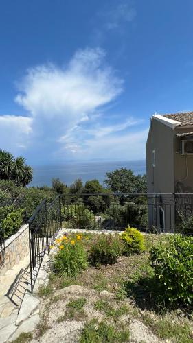  Seasky view apartments, Pension in Gastourion