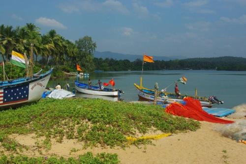 Cockerel Homestay - Traditional Beach Village - Goa