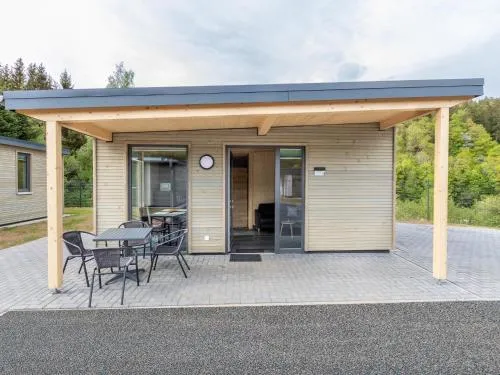 Barrierefreies Bungalow am Kronenburger See mit Terrasse in Hallschlag, Deutschland
