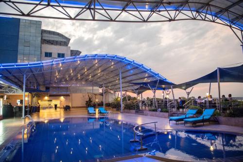 Swimming pool, Acacia Premier Hotel in Kisumu