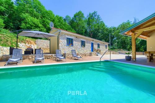 Cozy stone house CAPREE with pool