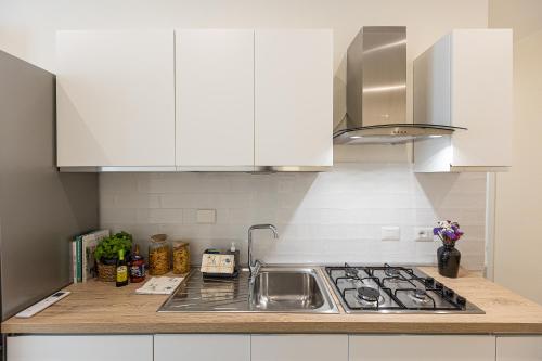 Colosseum Boutique Apartment, Рим (фото 10)