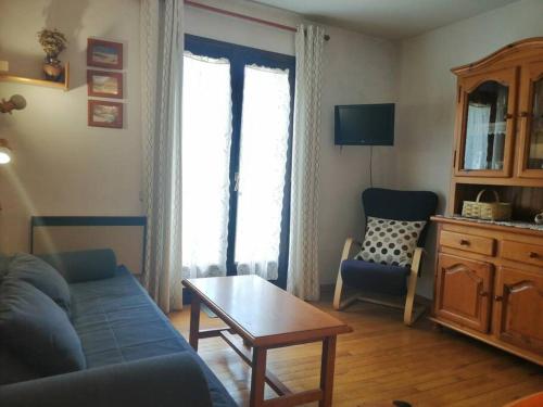 Apartamento con balcón Falcó 14