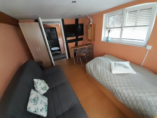 Shared lounge/TV area, Ferienwohnung Camino in Jockgrim