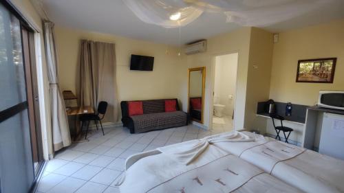 Twin Room image 3