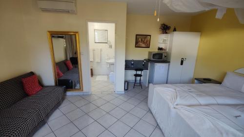 Twin Room image 2