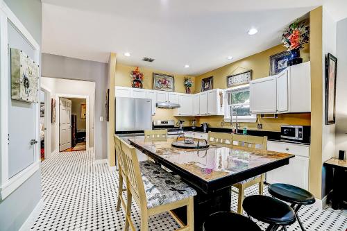 Woodlawn Hideaway near สวนสาธารณะแบร็กเคนริดจ์