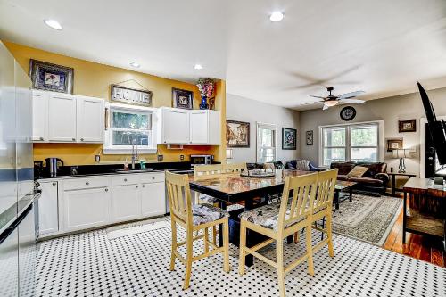 Woodlawn Hideaway near สวนสาธารณะแบร็กเคนริดจ์