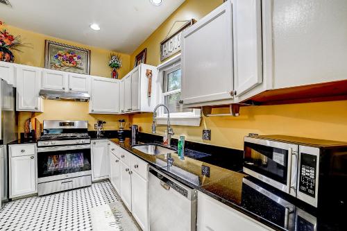 Woodlawn Hideaway near สวนสาธารณะแบร็กเคนริดจ์