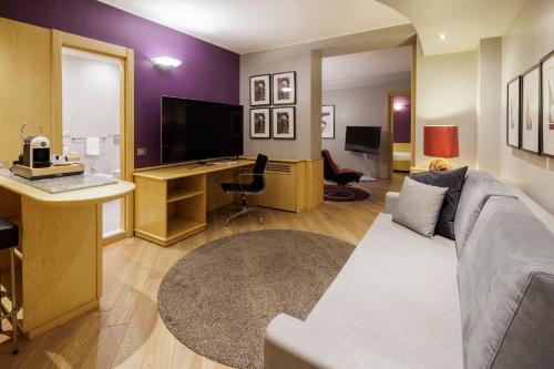 Best Western Plus Executive Hotel and Suites - image 5
