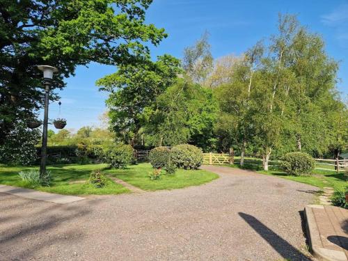 Country retreat near sea and South Downs, on National Cycle Network